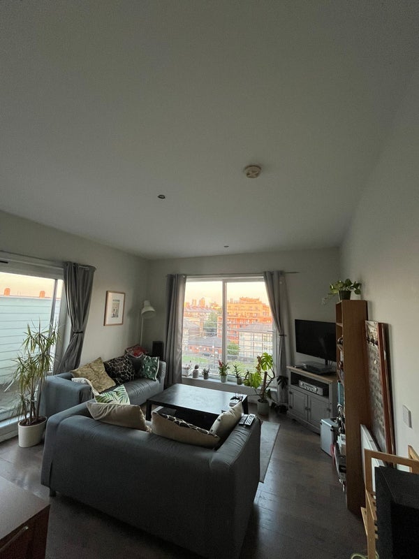Room Mowlem Street in Greater London