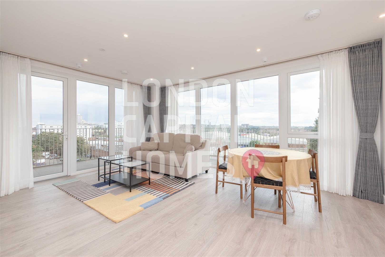 Flat Beresford Avenue in Greater London