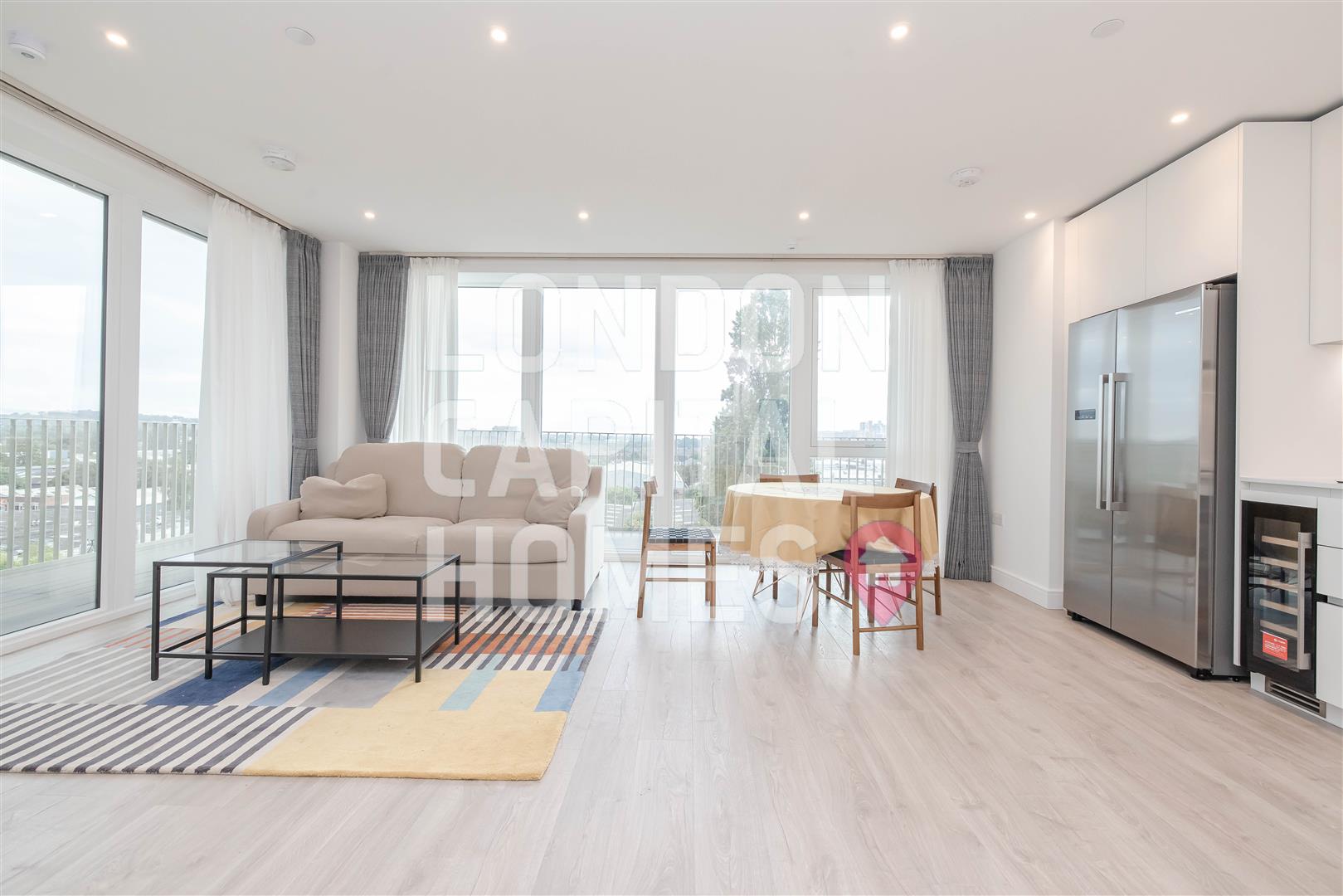 Flat Beresford Avenue in Greater London