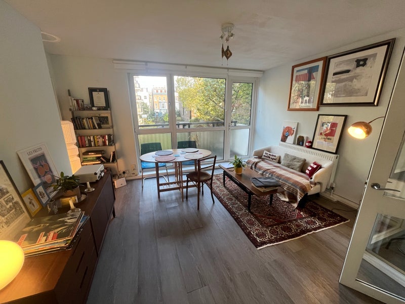 Room Clydesdale Road in Greater London