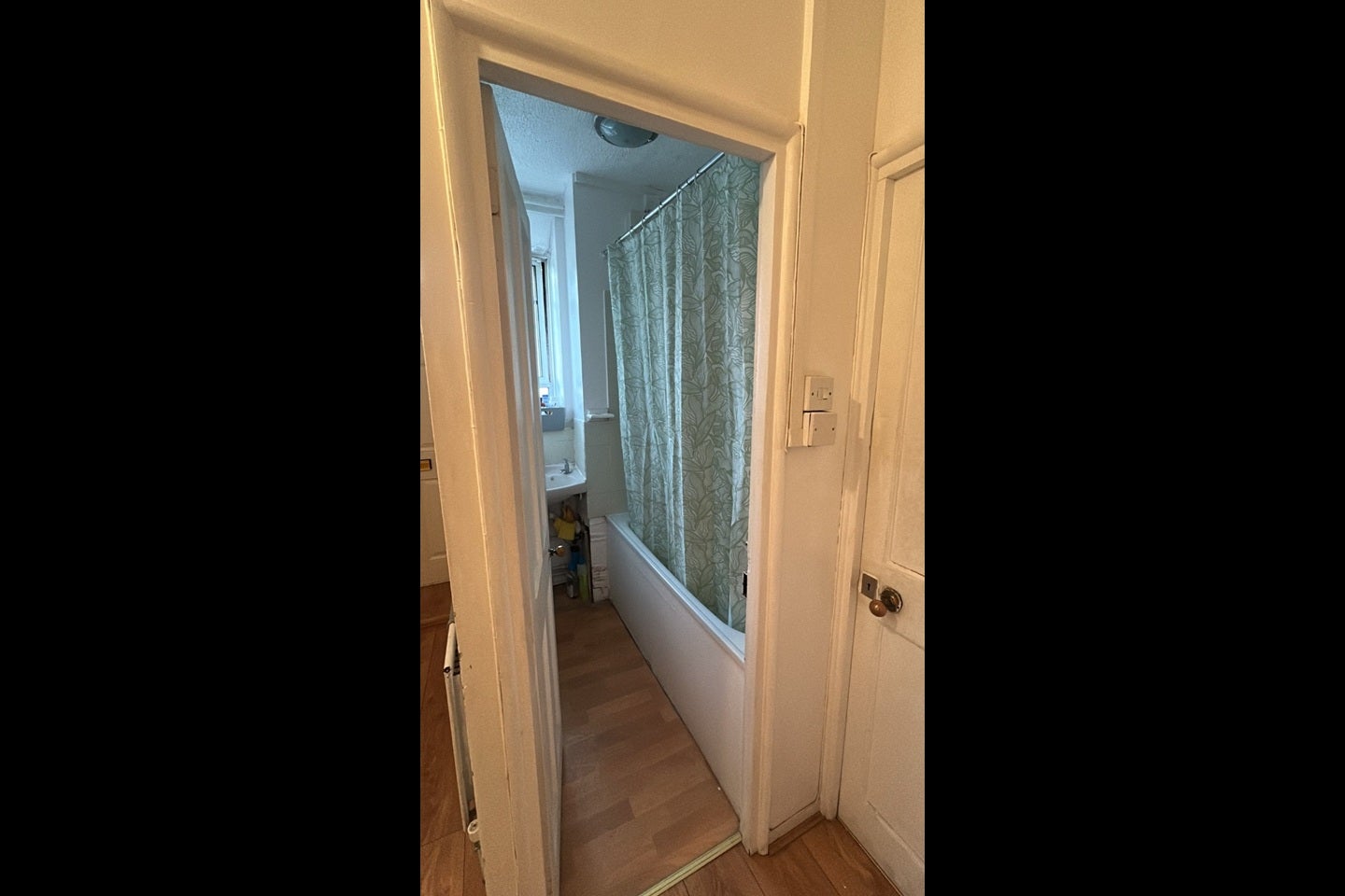 Room Macfarlane Road in Greater London