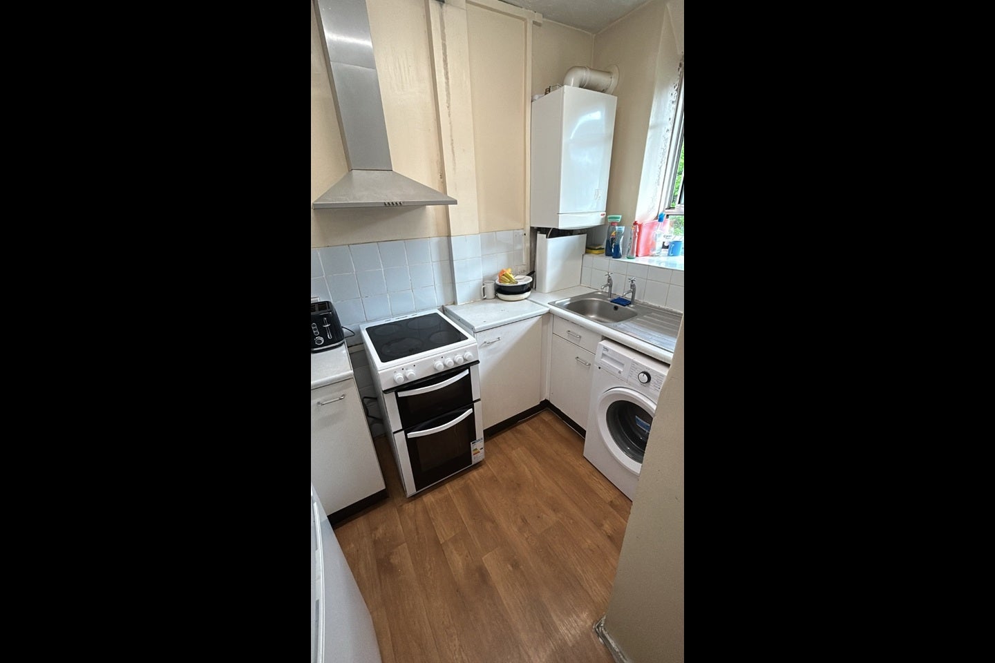 Room Macfarlane Road in Greater London