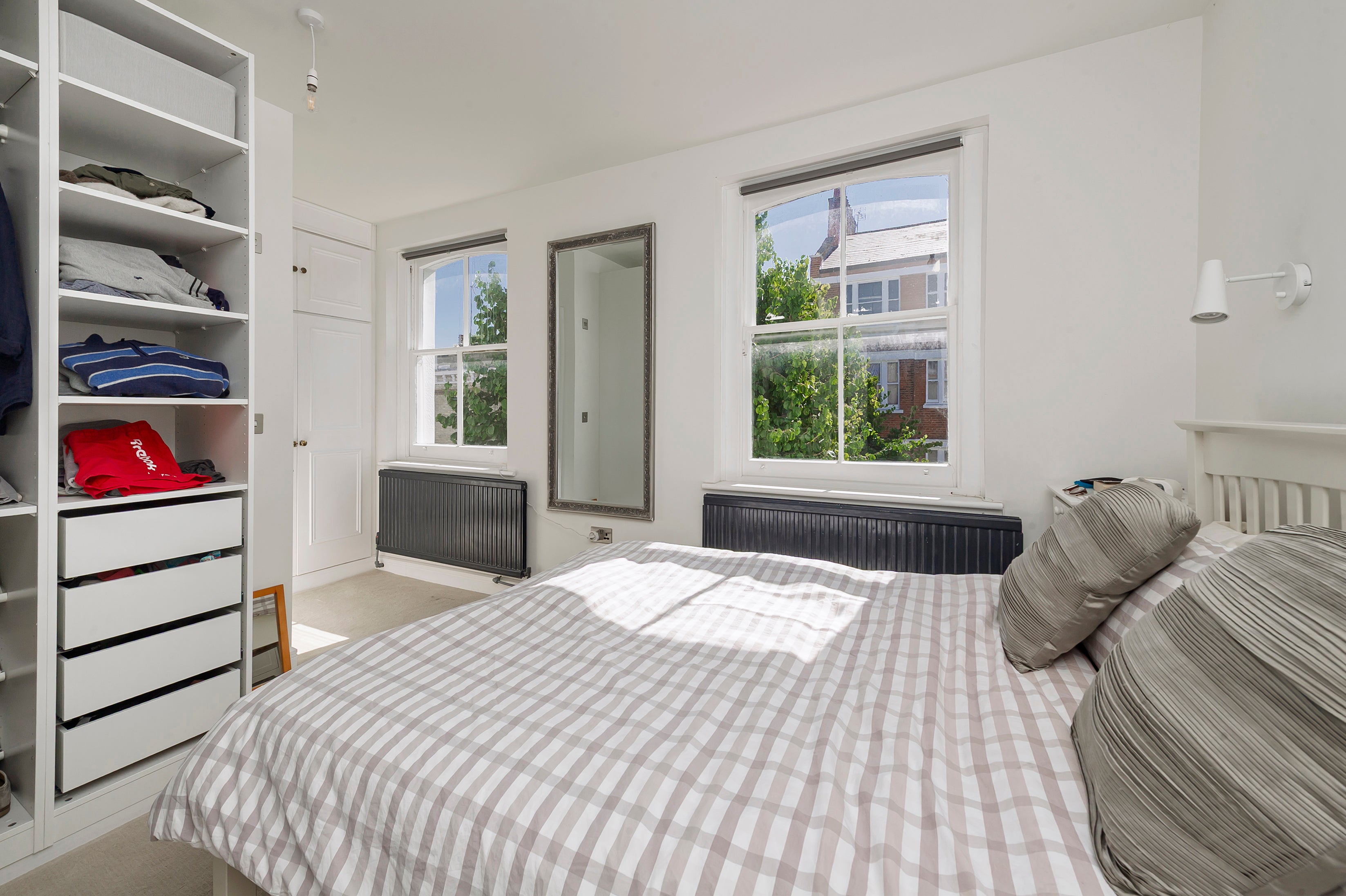 Flat Porten Road in Greater London