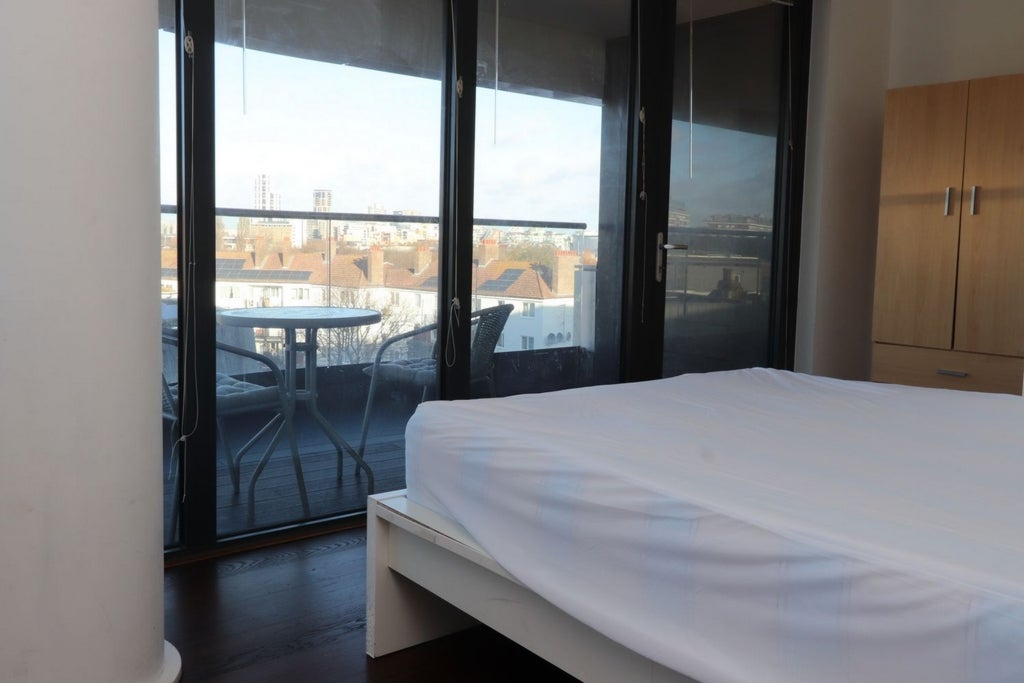 Room Globe Road in Greater London