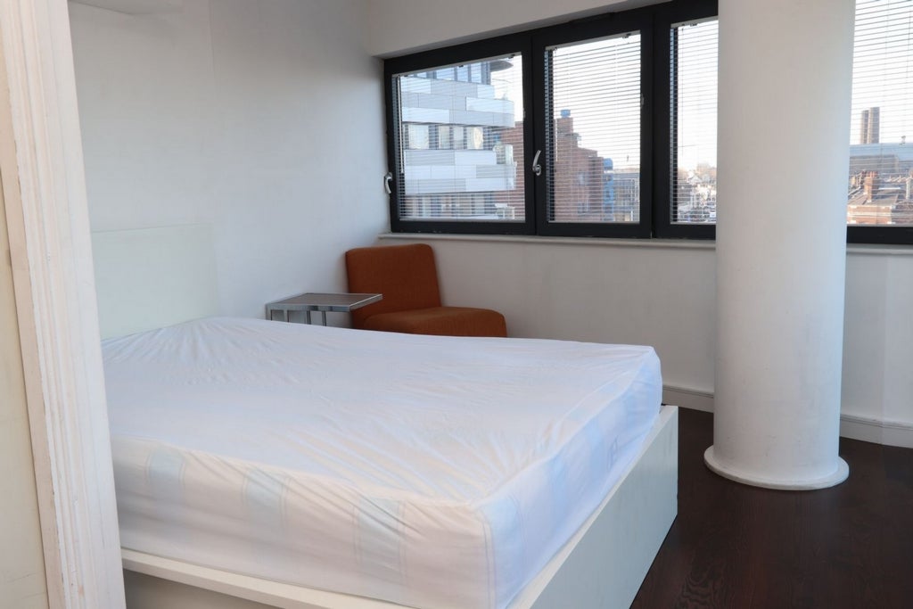 Room Globe Road in Greater London