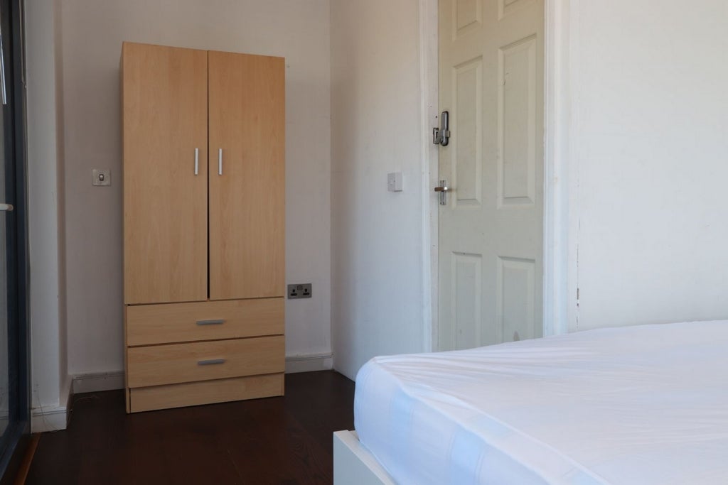 Room Globe Road in Greater London