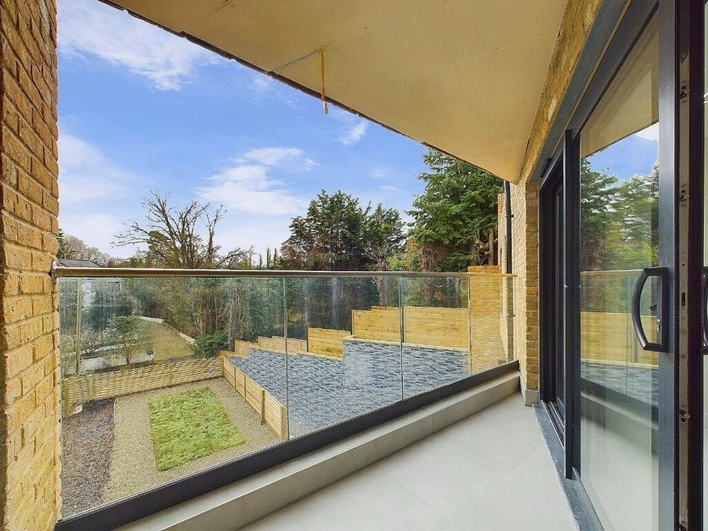 Flat Southill Road in Greater London