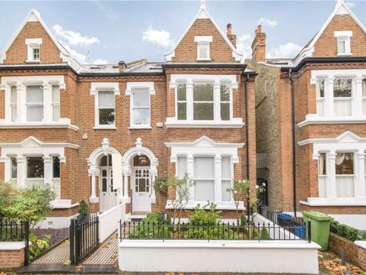 House Baronsmead Road in Greater London