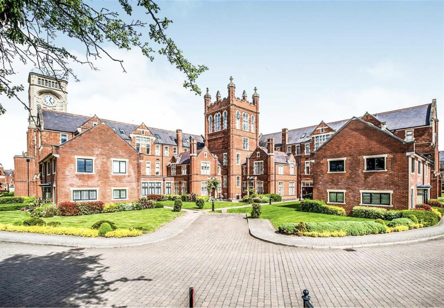 Flat Royal Connaught Drive in Hertsmere