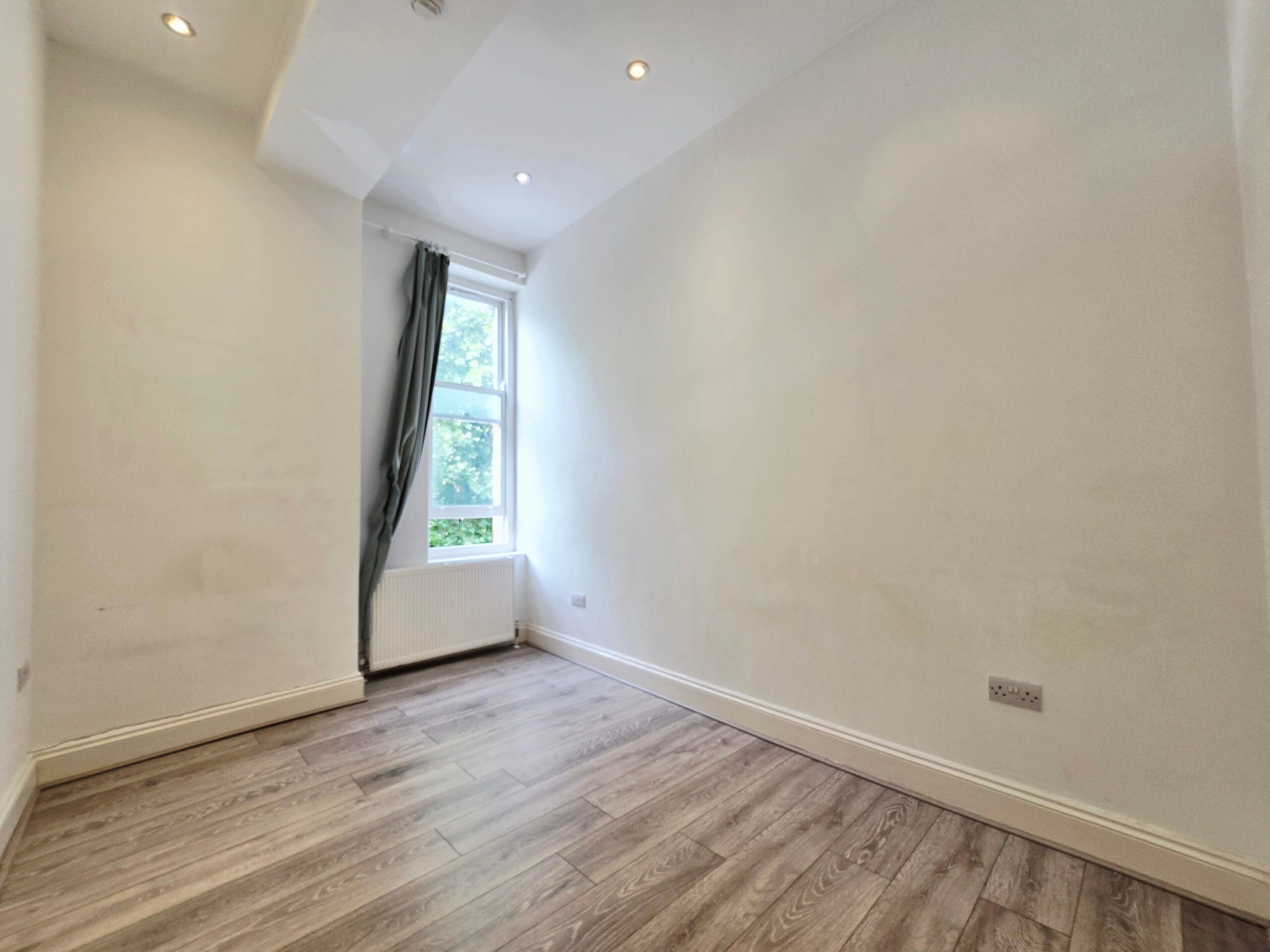 Flat Fulham Palace Road in Greater London