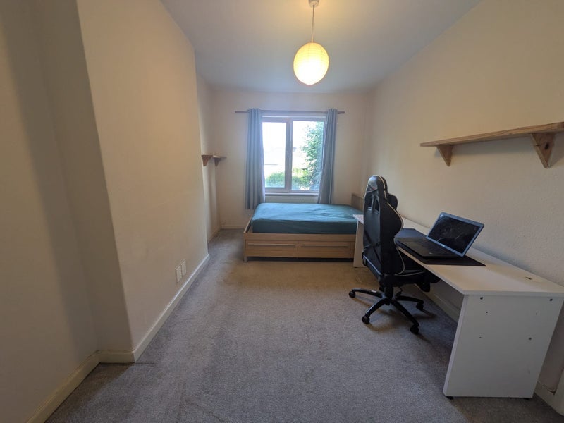 Room Eastfield Road in Bristol