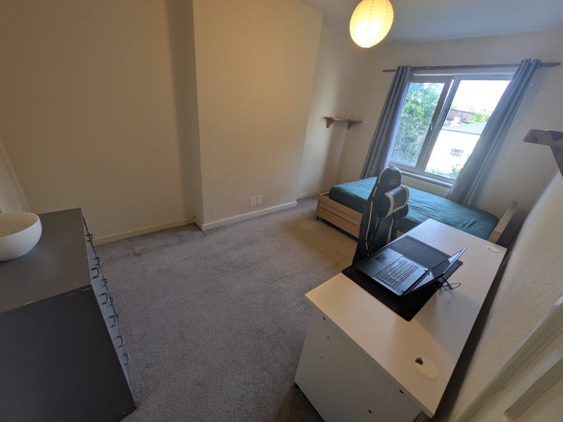 Room Eastfield Road in Bristol