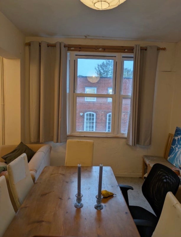 Room Eastfield Road in Bristol
