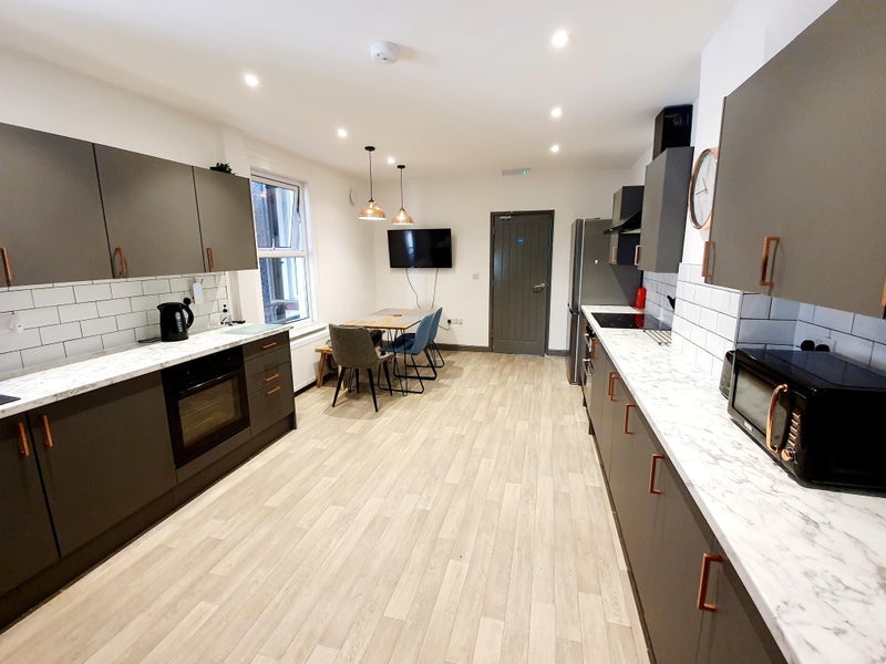 Room Avonmouth Road in Bristol
