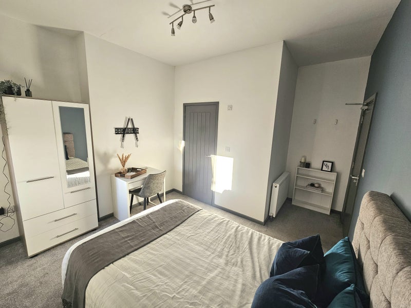Room Avonmouth Road in Bristol