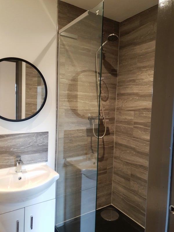 Room Avonmouth Road in Bristol
