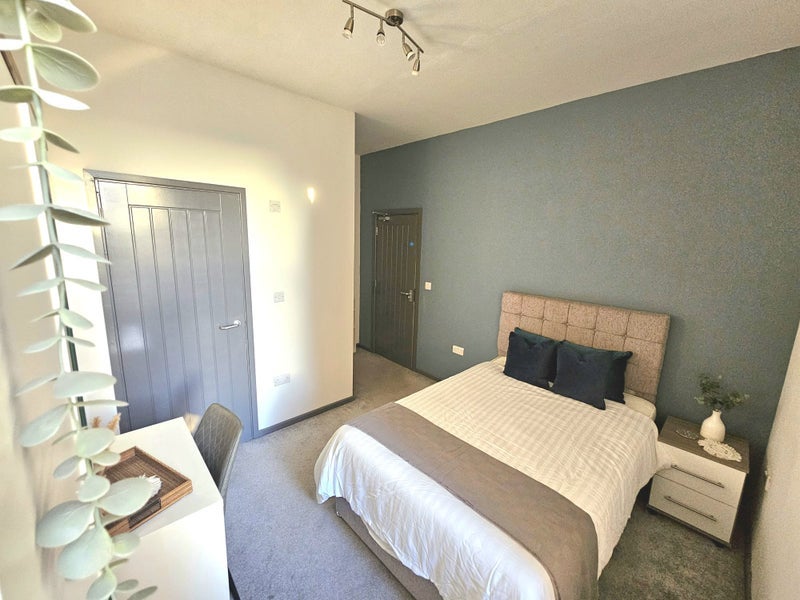 Room Avonmouth Road in Bristol