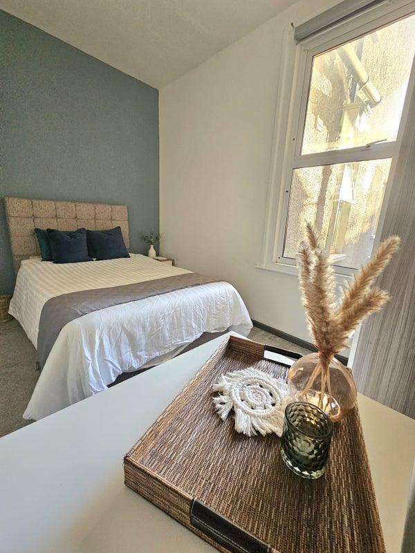 Room Avonmouth Road in Bristol
