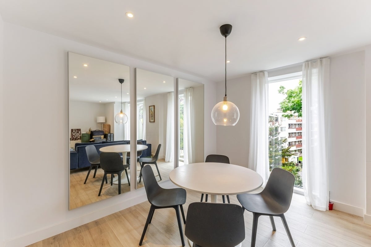 Flat Dog Kennel Hill in Greater London
