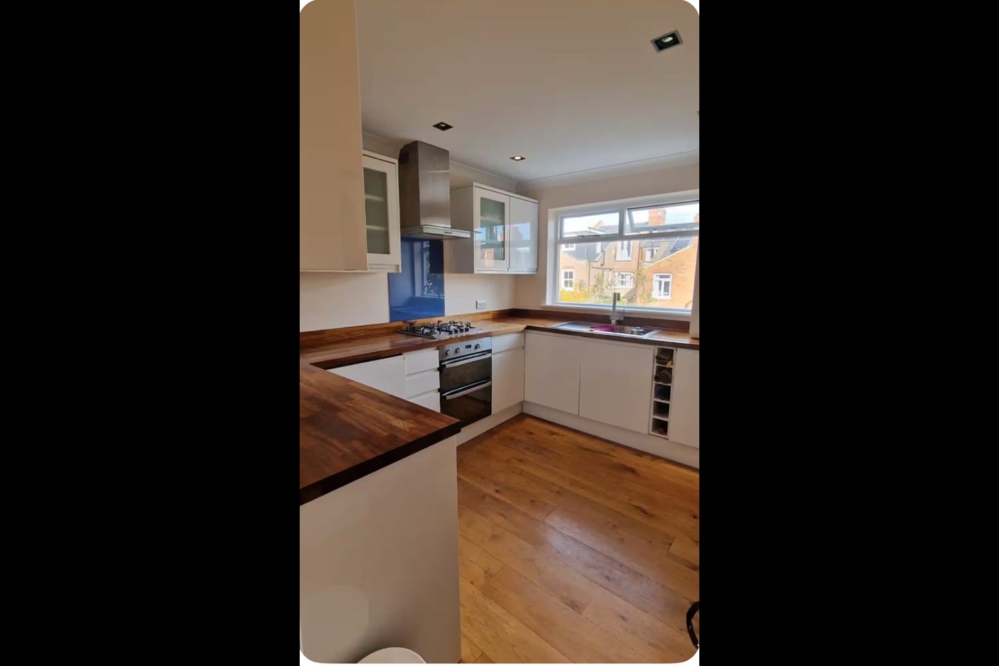 Room Harvey Road in Greater London