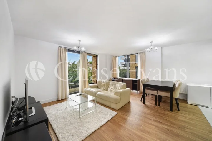 Flat Renforth Street in Greater London