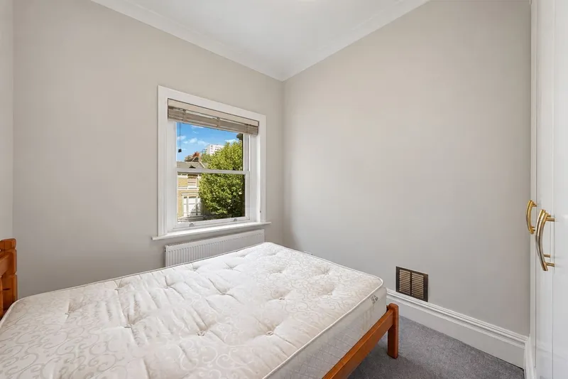Flat Lymington Road in Greater London