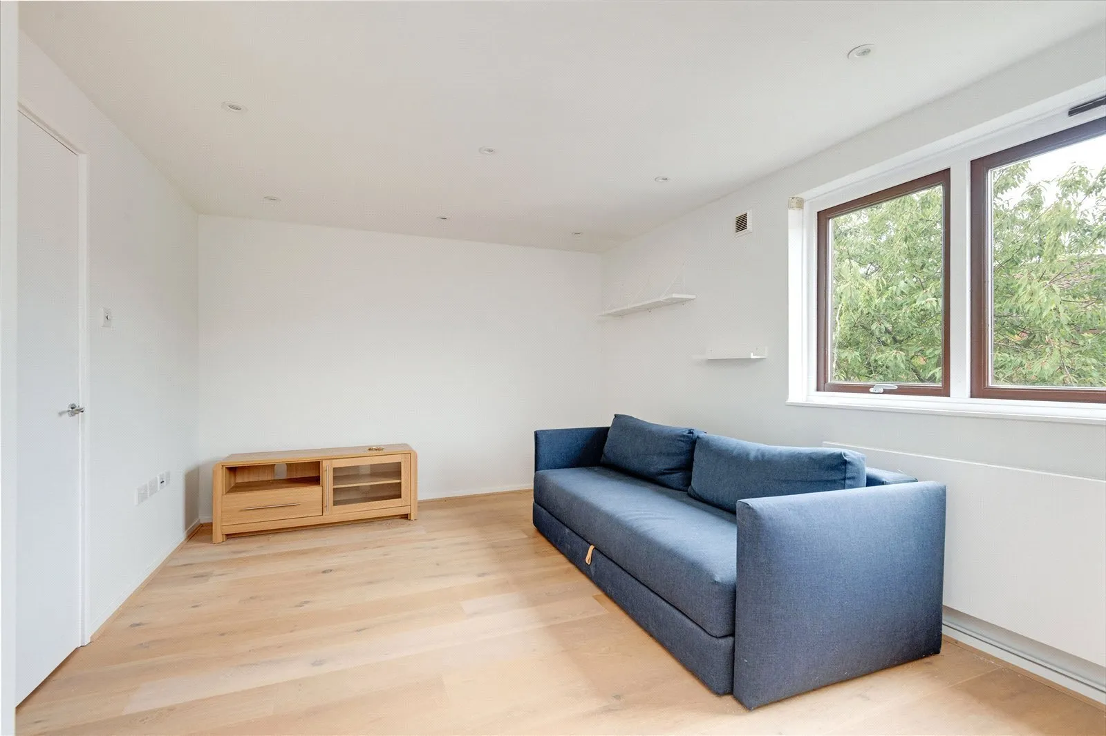 Flat Lymington Road in Greater London