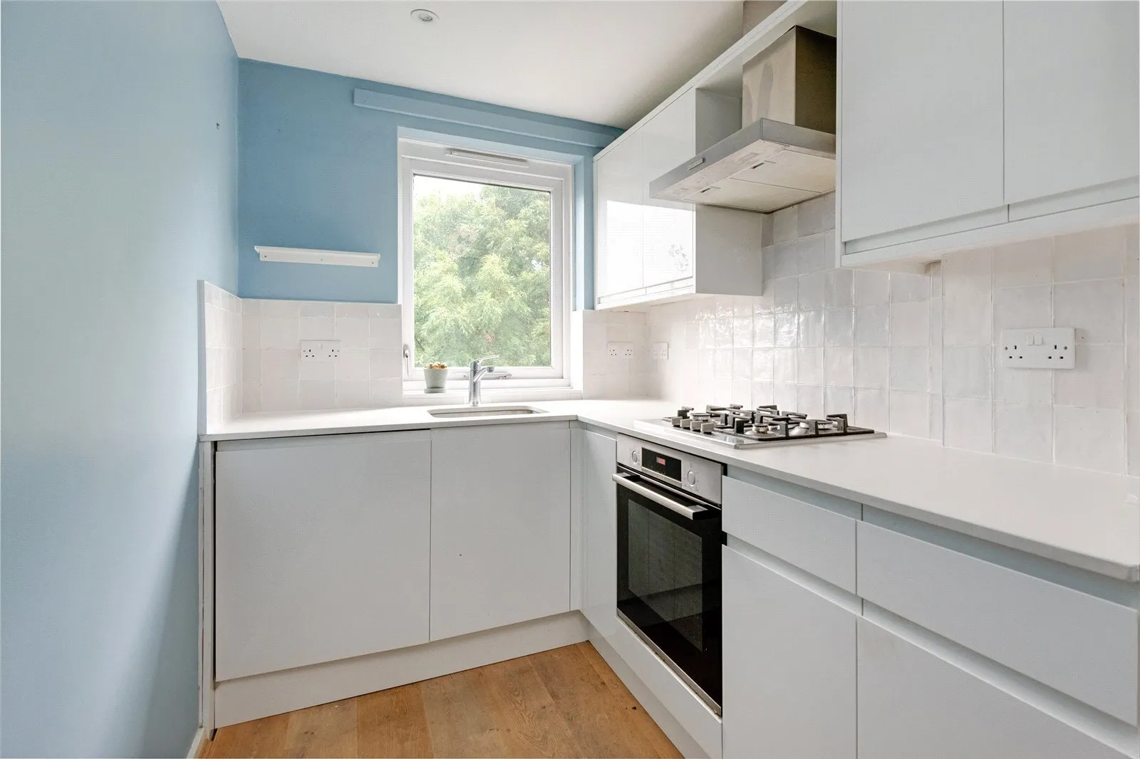 Flat Lymington Road in Greater London