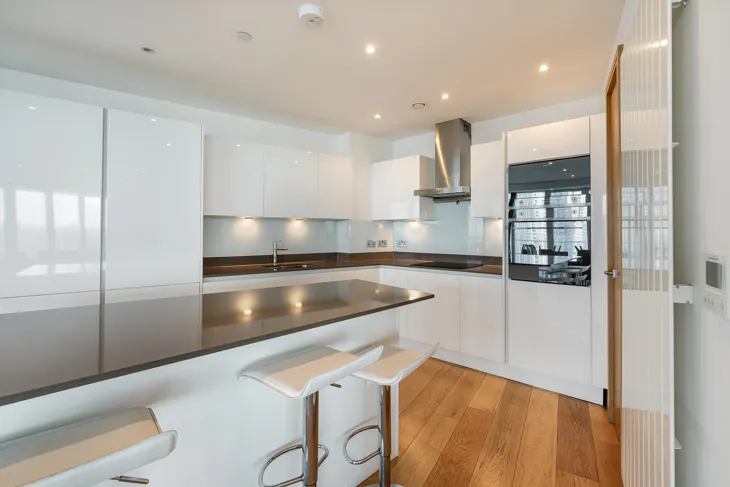 Flat Crossharbour Plaza in Greater London