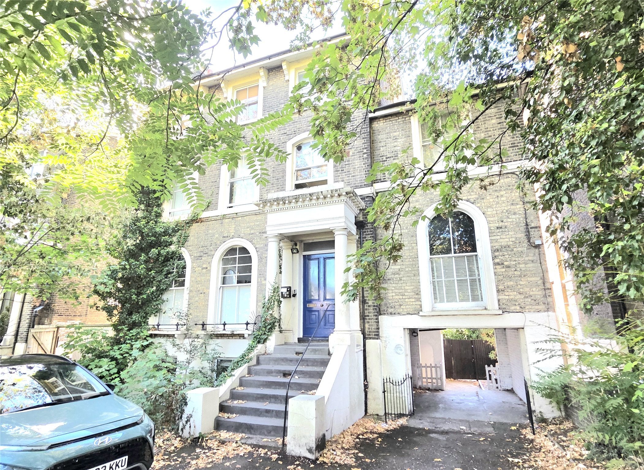 Flat Shooters Hill Road in Greater London