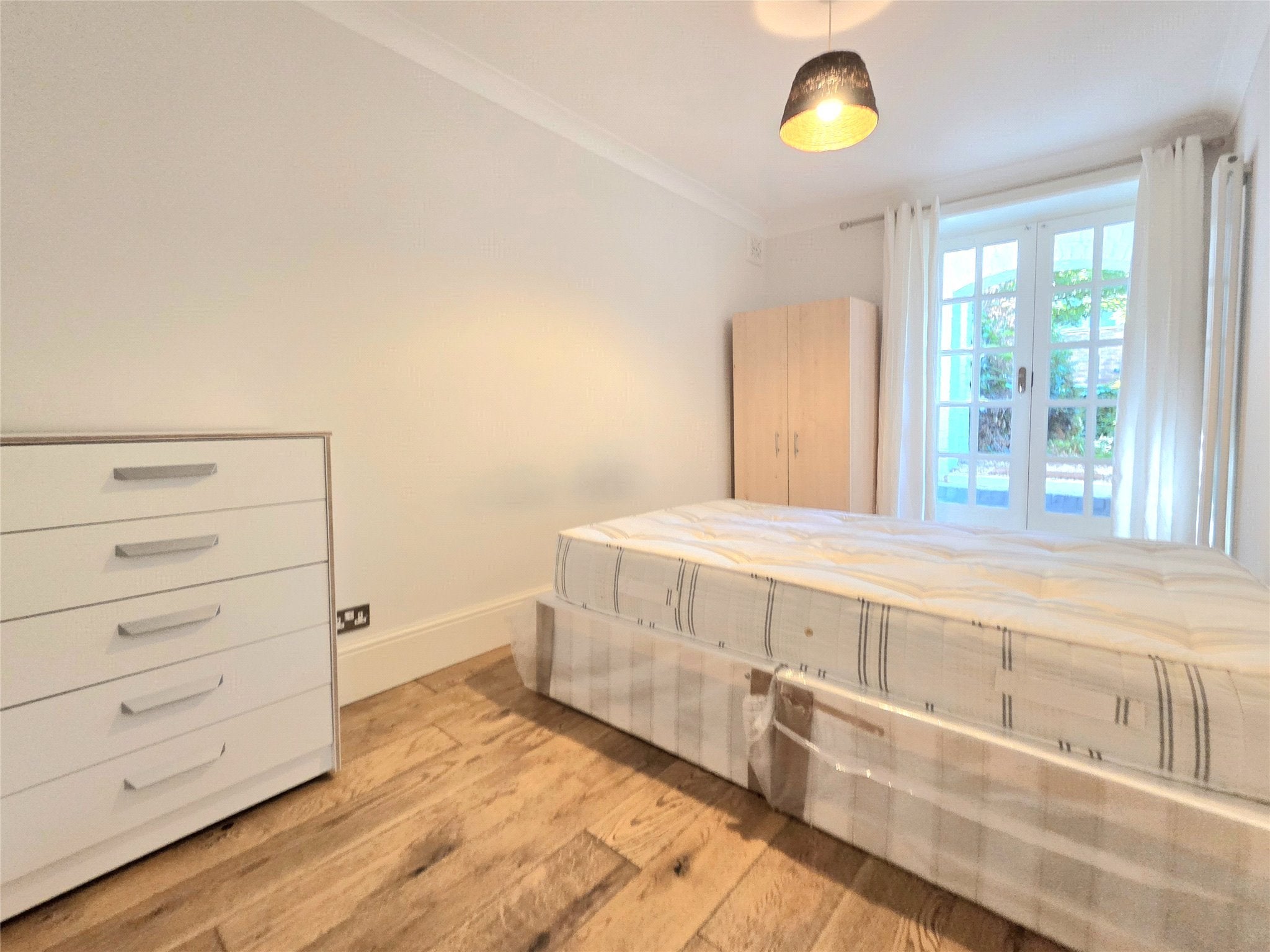 Flat Shooters Hill Road in Greater London