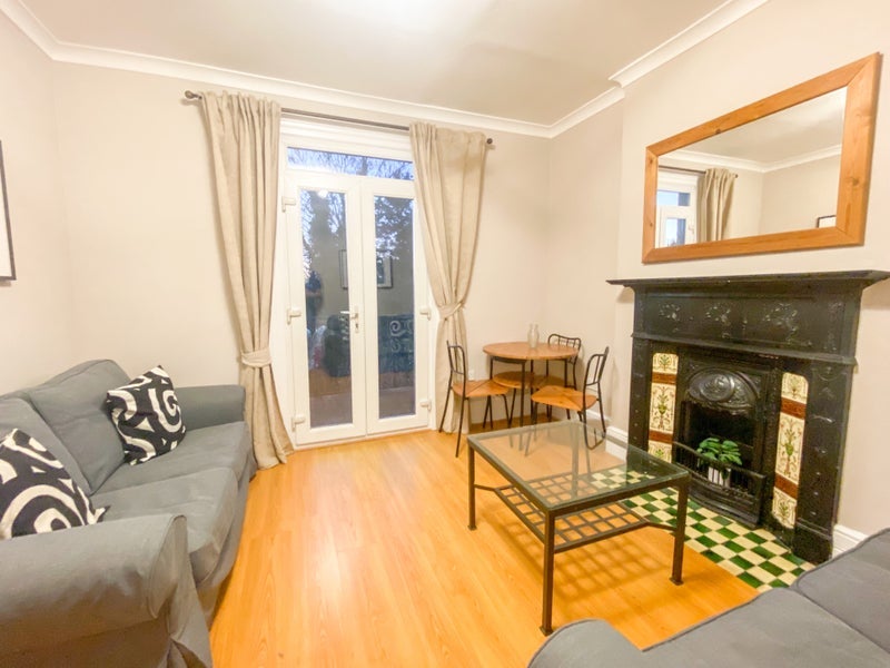 Room Mayfield Road in Greater London