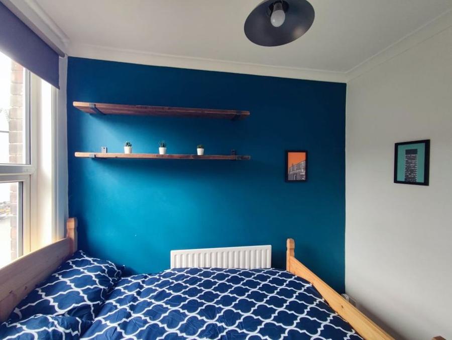 Room Whitehouse Lane in Sheffield