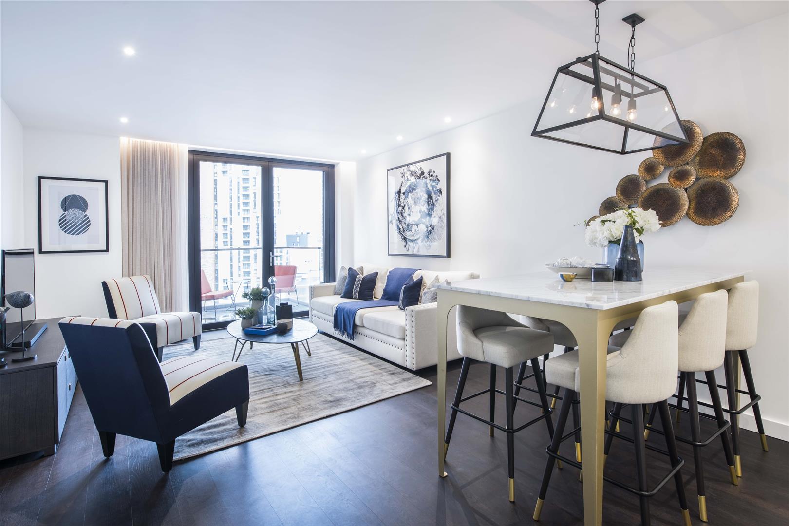 Flat Ponton Road in Greater London