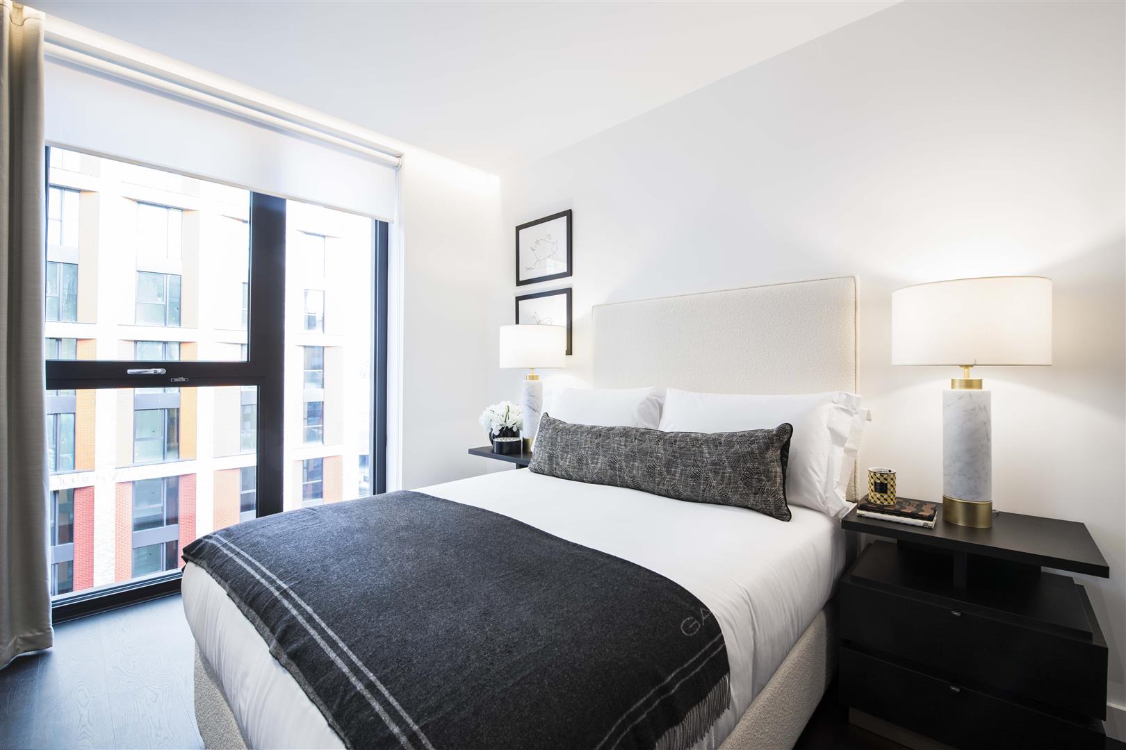 Flat Ponton Road in Greater London