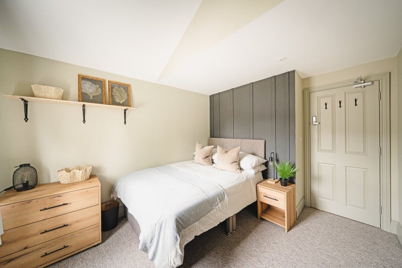 Room Downend Road in Bristol