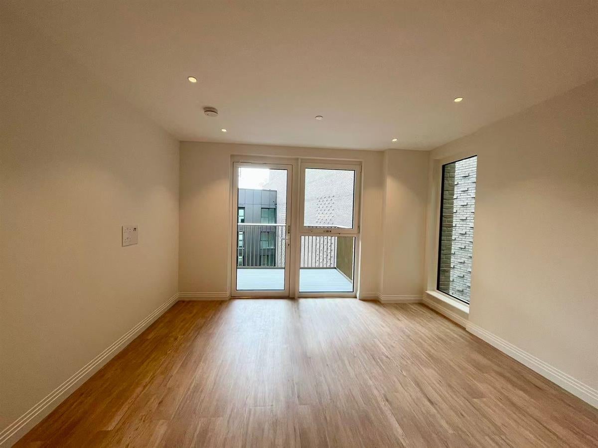 Flat Wincott Street in Greater London