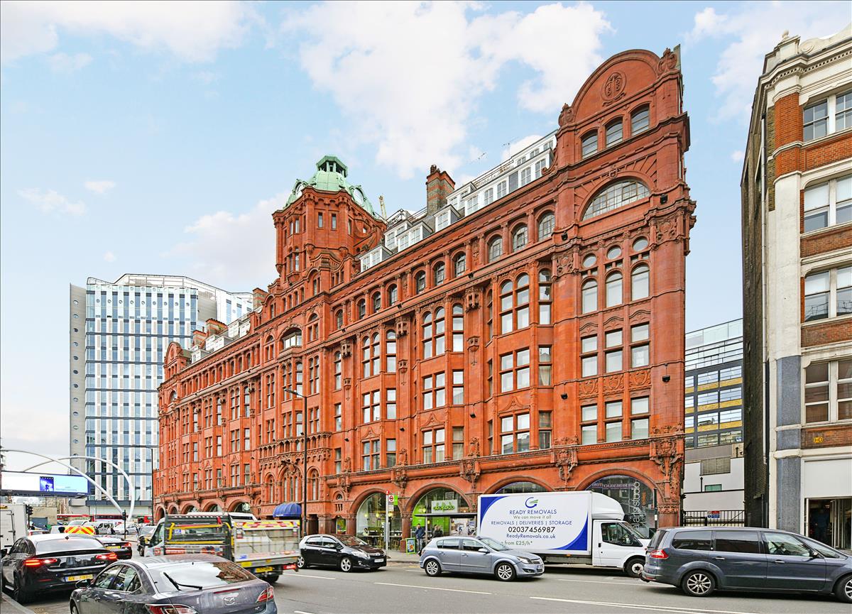 Flat City Road in Greater London