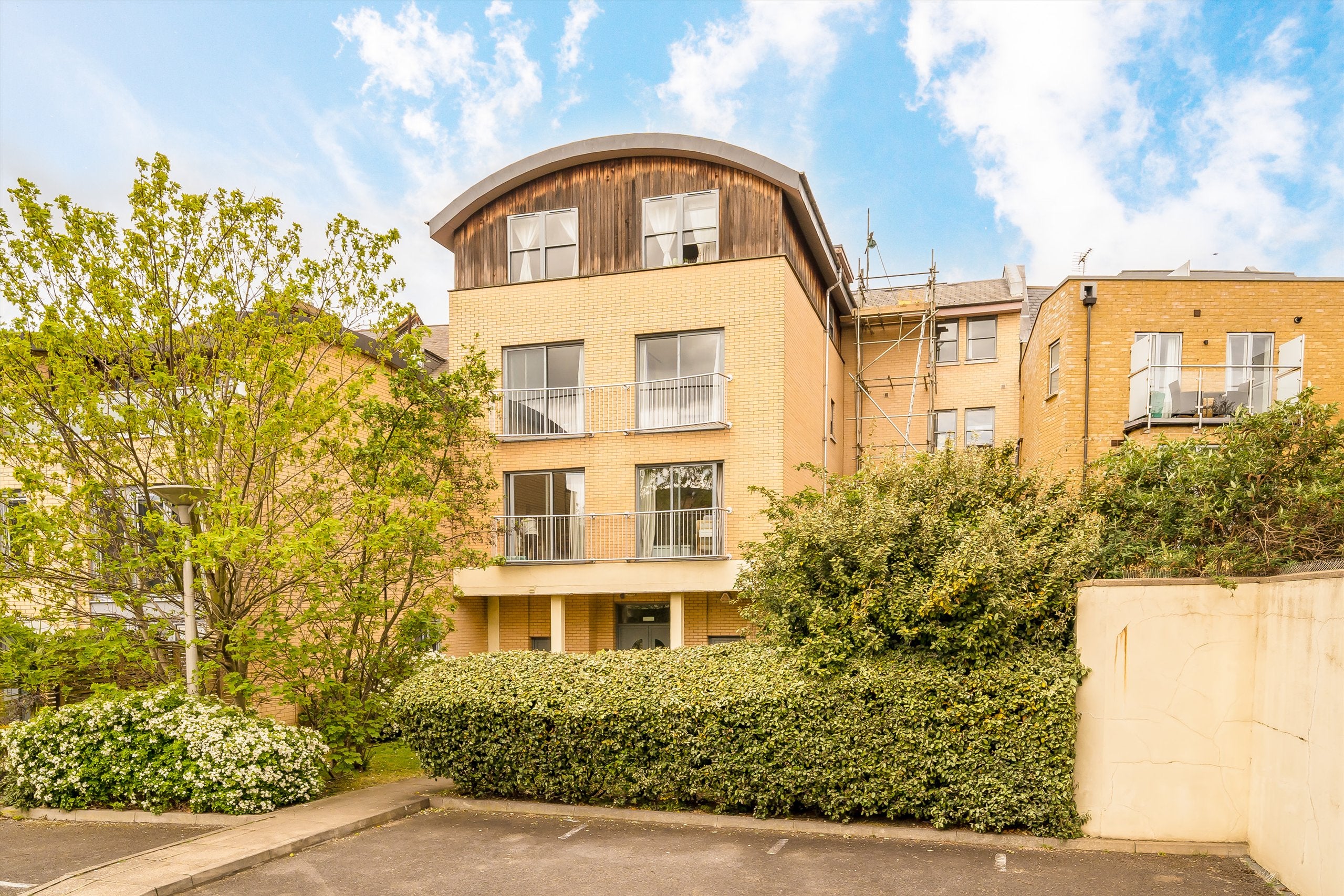 Flat Balham High Road in Greater London