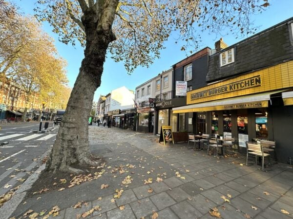 Flat Brackley Road in Greater London