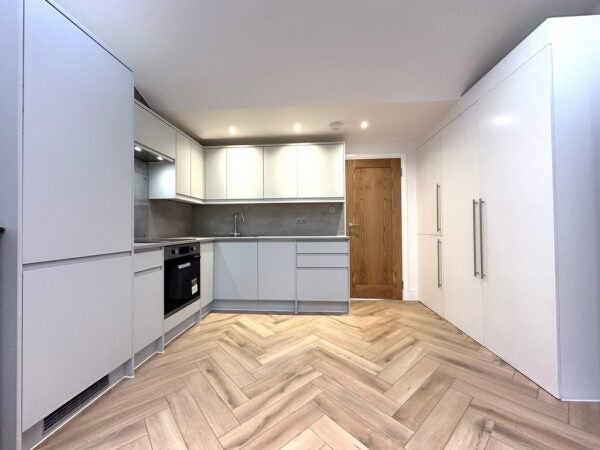 Flat Brackley Road in Greater London