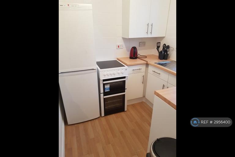 Flat Charlton Road in Greater London