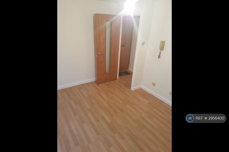 Flat Charlton Road in Greater London