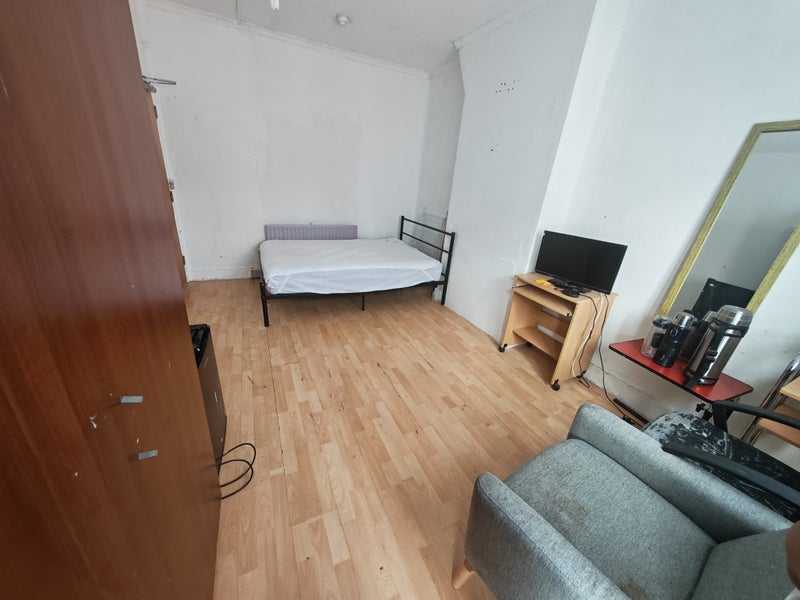Room Staplehurst Road in Greater London