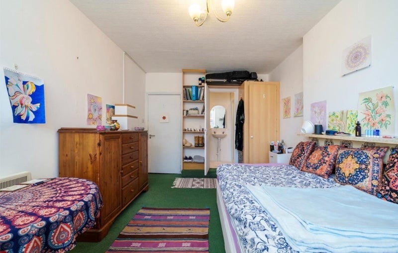 Flat De Vere Gardens in Greater London