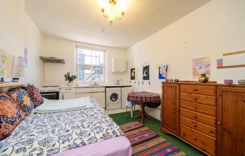 Flat De Vere Gardens in Greater London