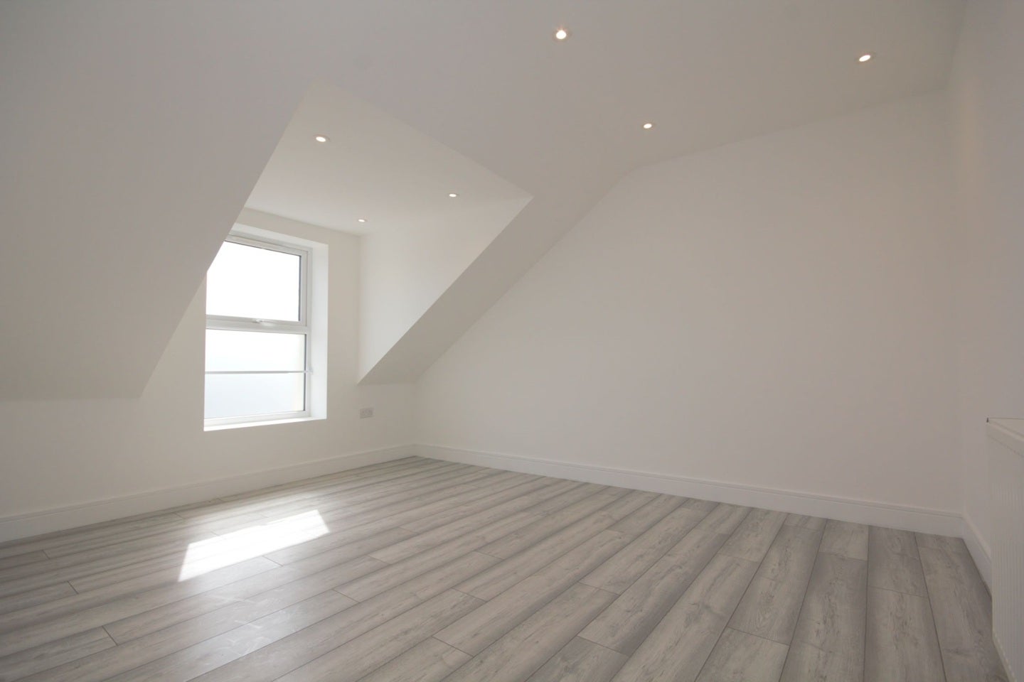 Flat Reading Road in Greater London
