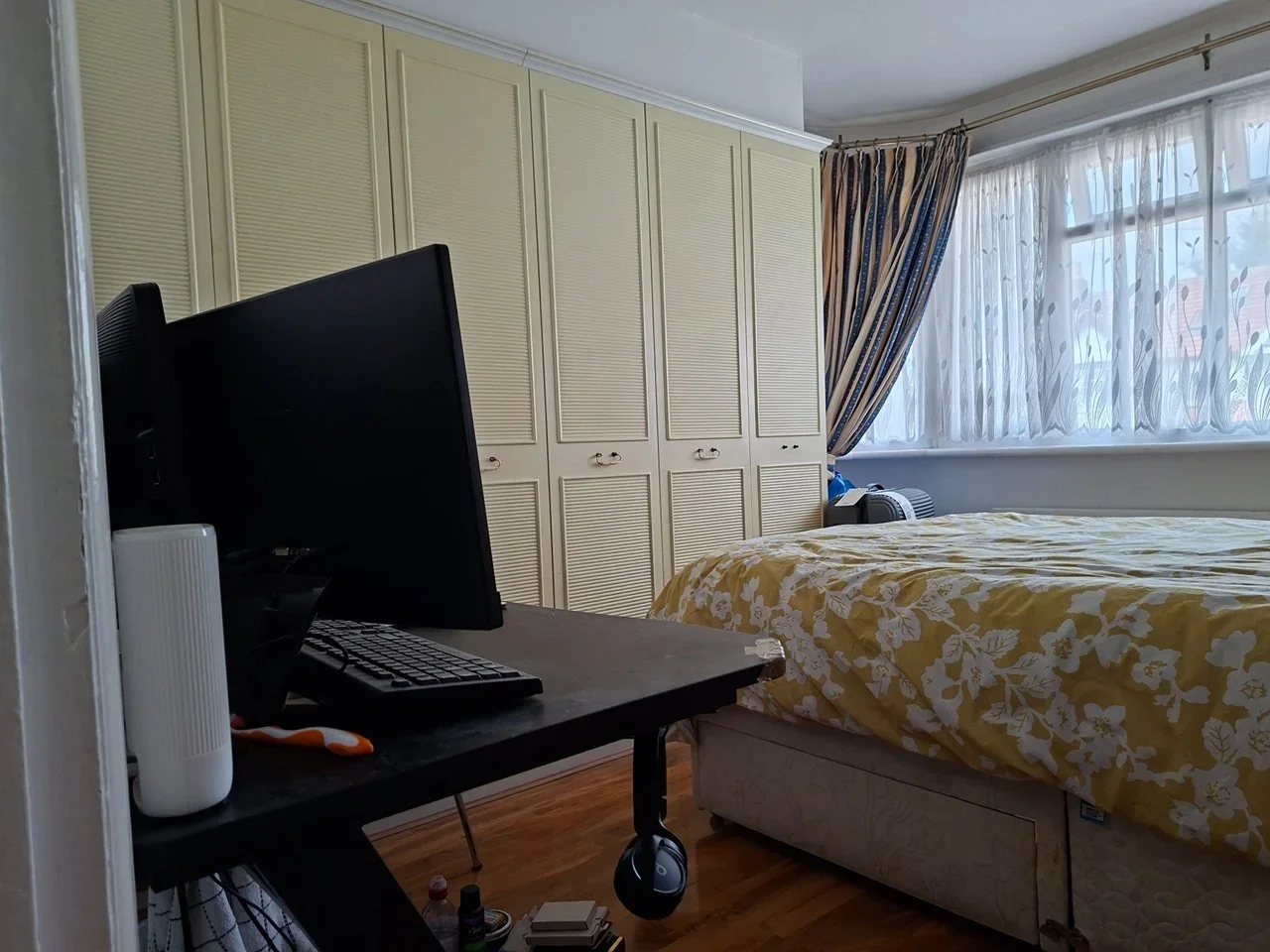 Room Lucas Avenue in Greater London