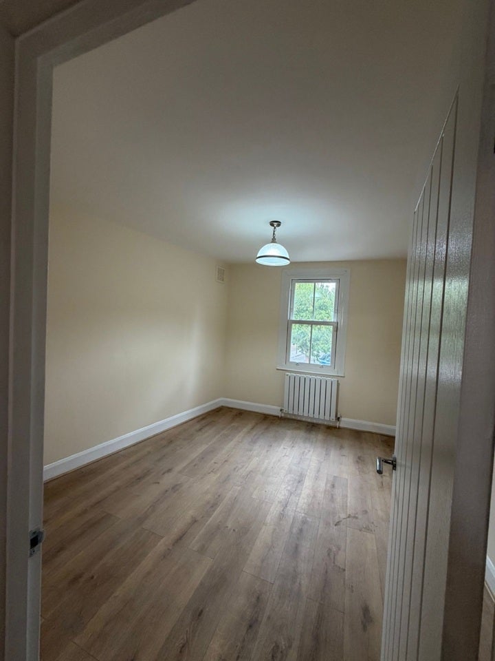 Flat Conewood Street in Greater London