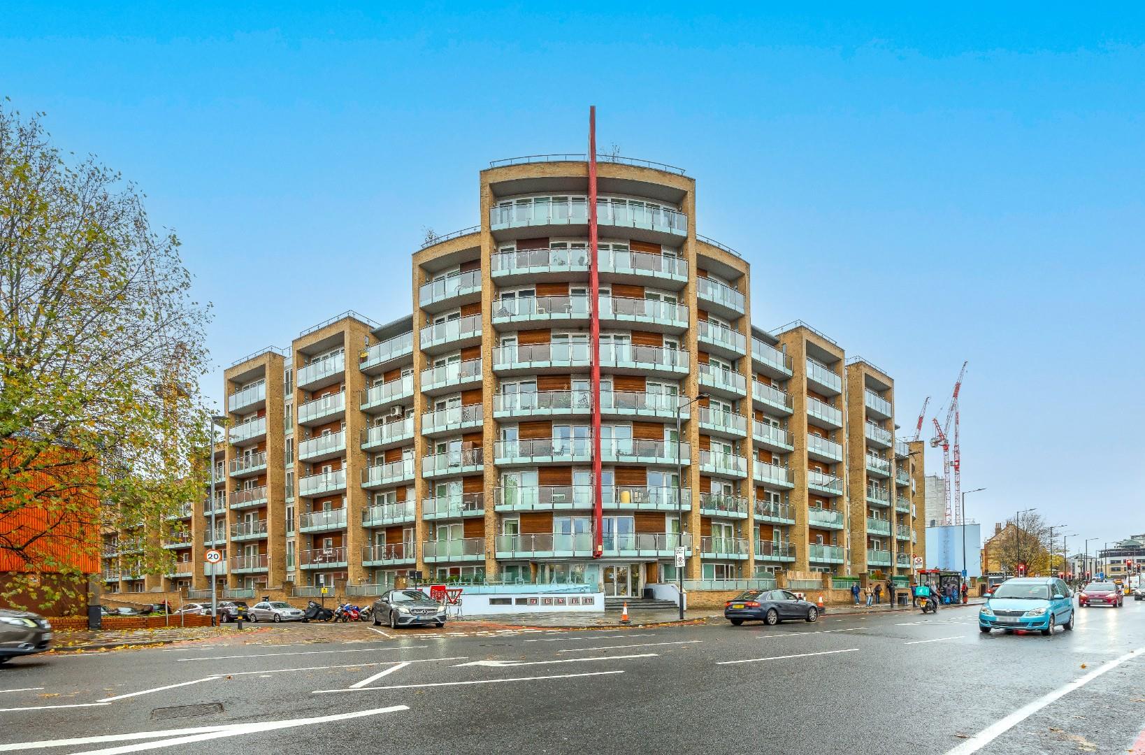Flat Battersea Park Road in Greater London